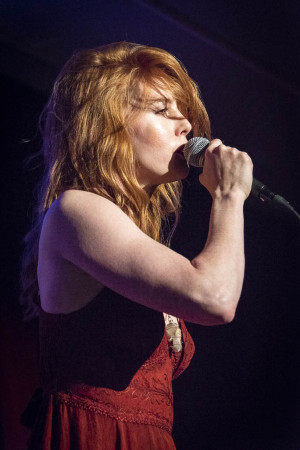 Alicia Witt Singing