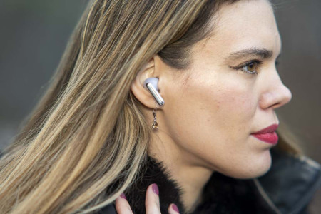 Brana Dane modeling the Redmi Buds Pro 6